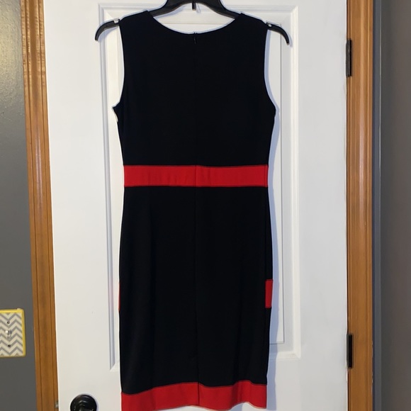 Colorblock dress. - Picture 2 of 4